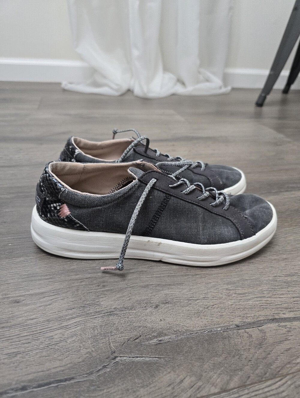 Hey Dude Karina Jet Black Sneakers Womens Size 8 Lightweight Animal Print
